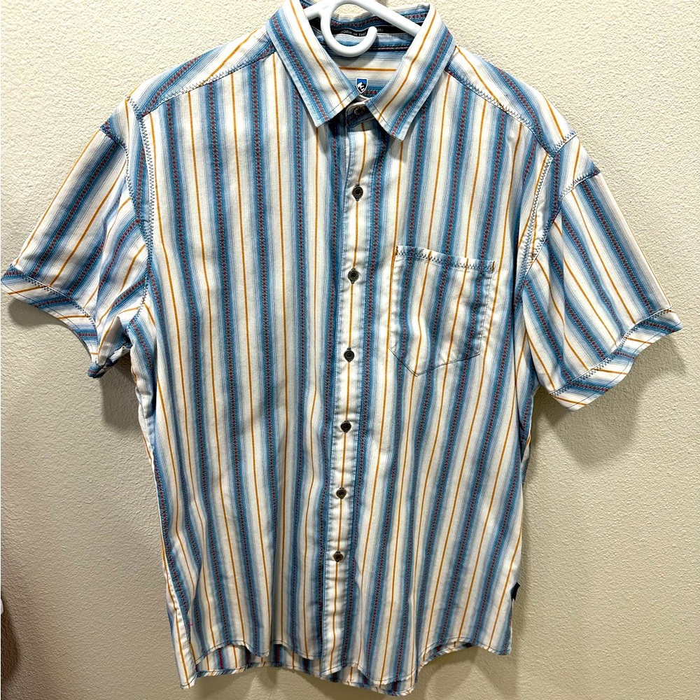 Men’s Kuhl button down short sleeve shirt.